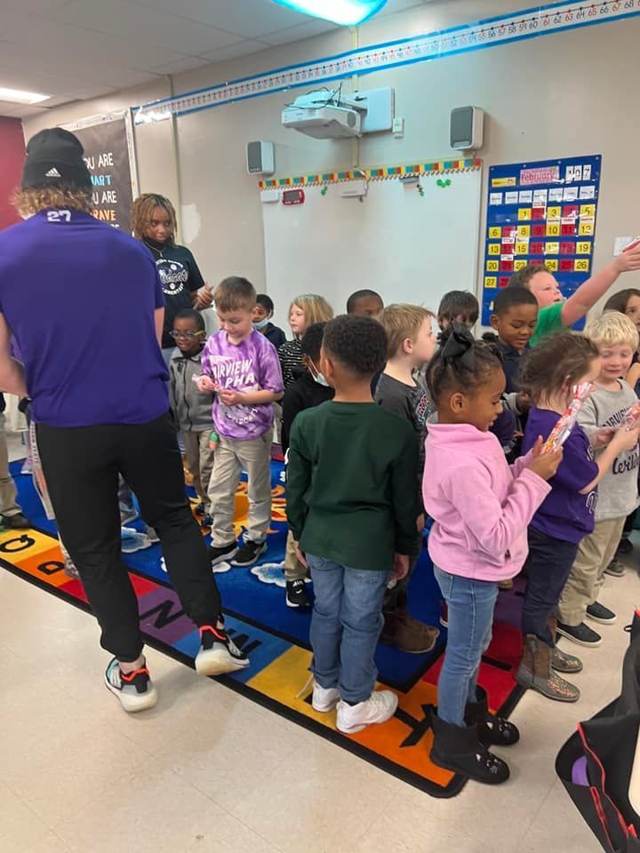 NSU Athletes Read to Students at FAE