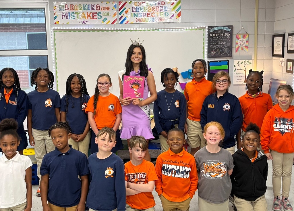 Miss City of Lights Outstanding Teen 2022 Reads to Natchitoches Magnet 2nd Graders