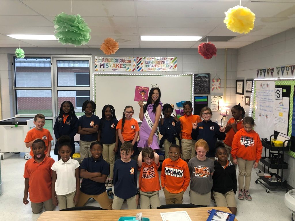 Miss City of Lights Outstanding Teen 2022 Reads to Natchitoches Magnet 2nd Graders
